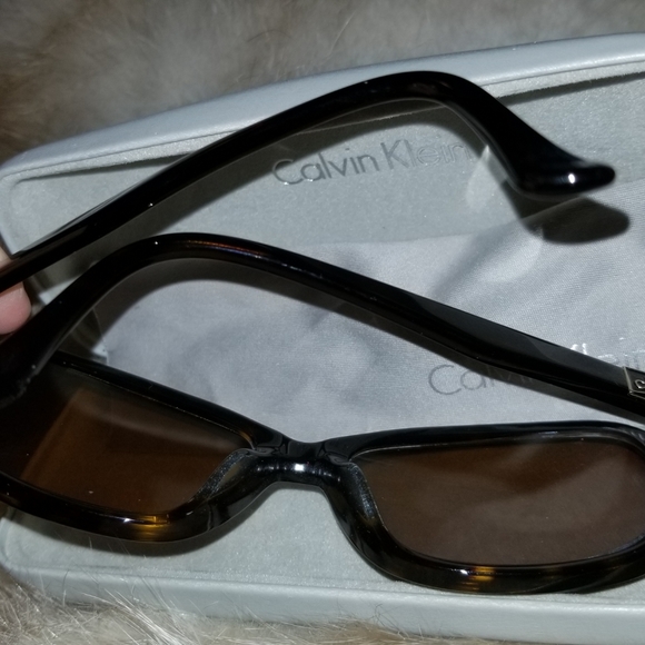 EUC CALVIN KLEIN prescription sunglasses - Picture 3 of 4